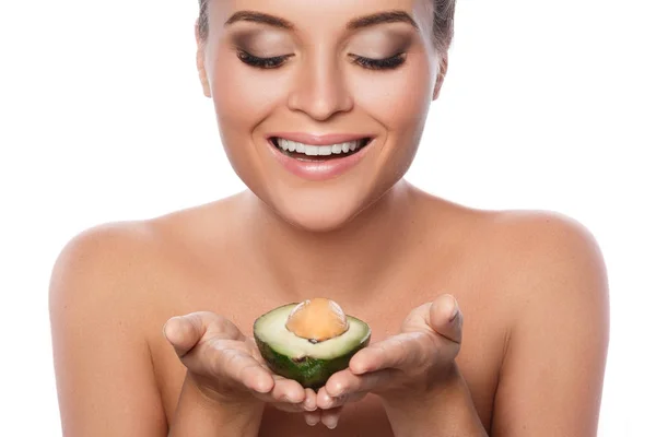 Hermosa mujer con aguacate — Foto de Stock