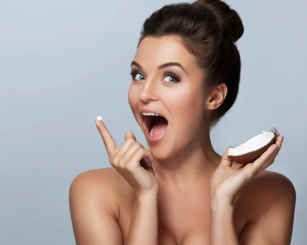 Woman with coconut and moisturizing cream — Stock Photo, Image