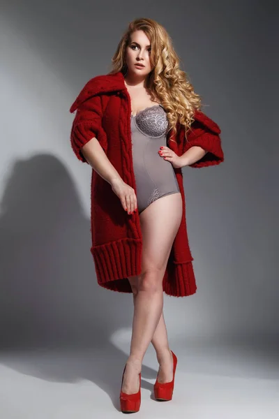 Schönes Plus-Size-Modell — Stockfoto