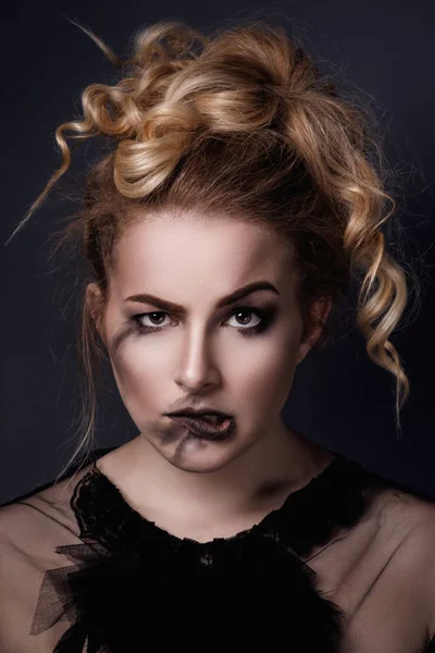 Modell mit verschmiertem Make-up — Stockfoto