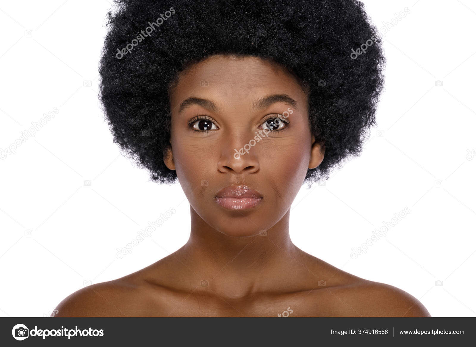 Modelo negra afro fotos de stock, imágenes de Modelo negra afro sin  royalties | Depositphotos
