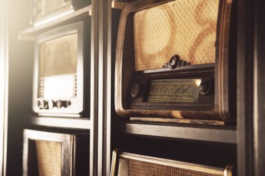 Farklı eski radyo alıcılarının arkaplanı
