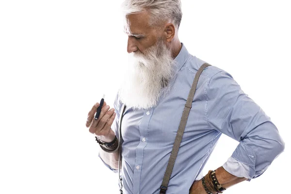 Porträtt Stilig Senior Man Rökning Tobak Värmesystem — Stockfoto