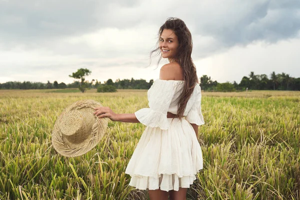 Portrait Young Lovely Woman Holding Straw Hat Rice Field — Stock Photo, Image