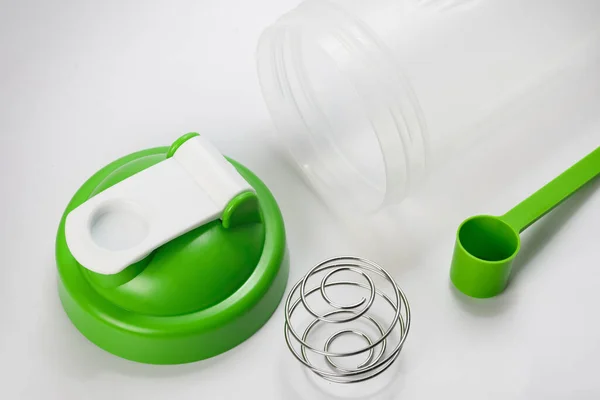 Shaker Proteico Verde Misurino Sfondo Bianco — Foto Stock