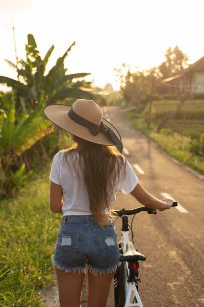 Young Happy Woman Walking Bicycle Narrow Country Road — Stock Photo, Image