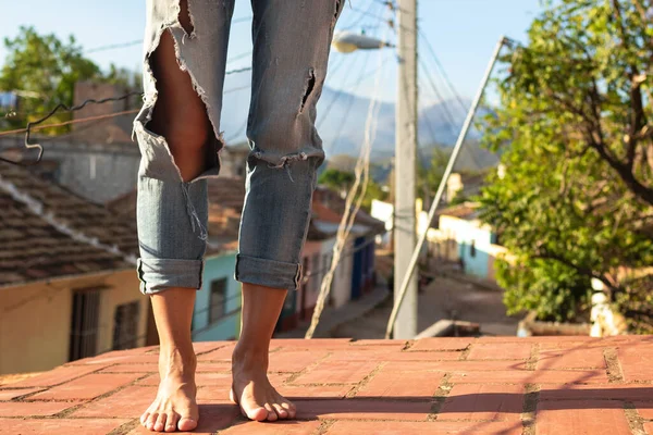 Close Female Feets Roof Old Building — Stock Photo, Image