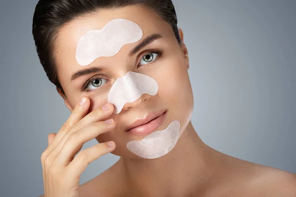 Young Beautiful Woman Cleansing Pore Strips Her Face — Stock Photo, Image