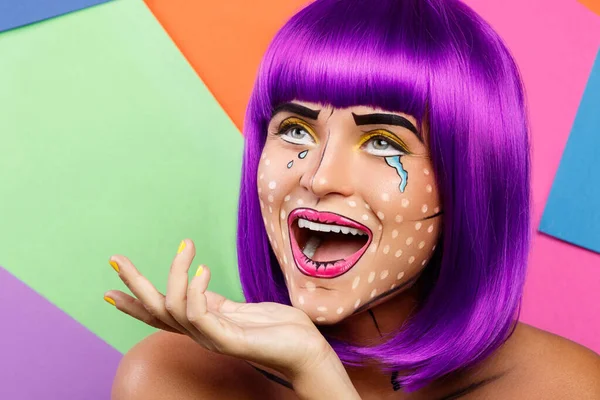 Model Creatief Beeld Met Pop Art Make Tegen Kleurrijke Achtergrond — Stockfoto