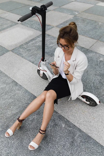 Young Beautiful Businesswoman Sitting Electric Scooter — Stock Photo, Image