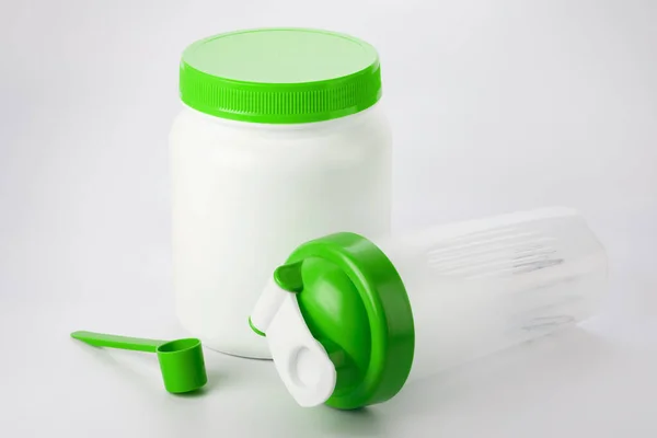 Fitness Ergänzungen Grüner Proteinshaker Schöpflöffel Und Glas — Stockfoto