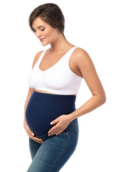 Młoda Ciężarna Kobieta Dżinsach Ciążowych Odizolowana Białym Tle — Zdjęcie stockowe