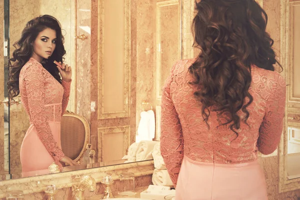 Young Gorgeous Woman Wearing Beautiful Dress Luxury Bathroom — Stock Photo, Image