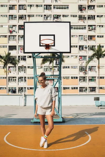 Young Stylish Woman Posing Choi Hung Estate Basketball Court Hong — Stock Photo, Image