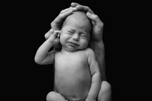 Funny Newborn Baby Father Hands Black Background — Stock Photo, Image