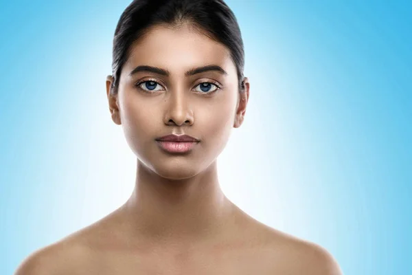 Portrait Young Beautiful Indian Woman Blue Background — Stock Photo, Image