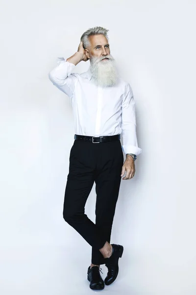 Stylowy Przystojny Mężczyzna Wieku Model Pozowanie Białym Tle — Zdjęcie stockowe