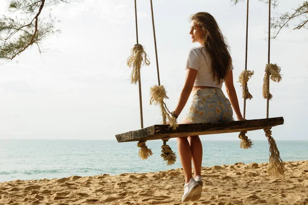 Young Woman Wearing Jeans Shorts Relax Swing Beach — Stock Photo, Image