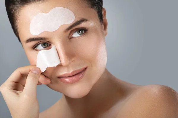 Young Beautiful Woman Cleansing Pore Strips Her Face — Stock Photo, Image