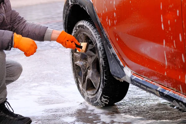 Cleaning Soap Suds Self Service Car Wash Man Rubber Gloves — Stock Photo, Image