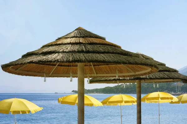 Straw Umbrellas Tropical Idyllic Resort Blue Sea Sky Soft Yellow — Stock Photo, Image