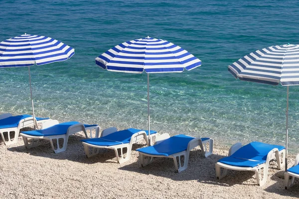 Blue Beach Umbrellas Chaise Relax Sea Resort Summer Vacations Travel — Stock Photo, Image