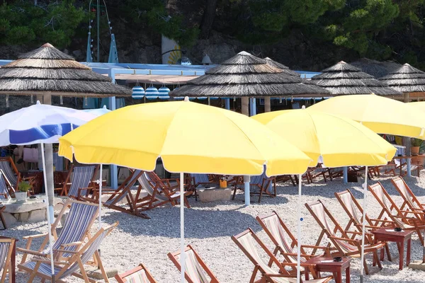 Yellow Beach Umbrellas Chaise Relax Comfort Sea Coast Happy Summer — Stock Photo, Image