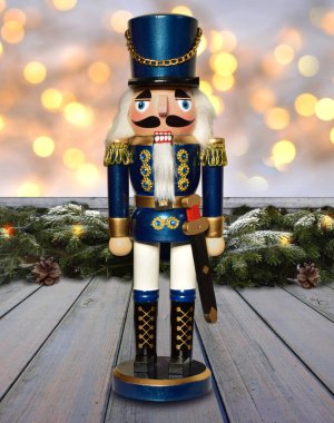 Fındıkkıran Alman askeri figürü Noel süsleme penceresi