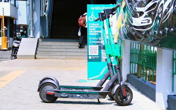 Jakarta Indonesia November 2019 Grabwheels Escooters Rental Front Blok Mrt — Stock Photo, Image