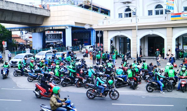 印度尼西亚雅加达 2020年2月7日 部分Ojek Motorcycle Taxi Waiting Passenger Front Juanda Railway — 图库照片