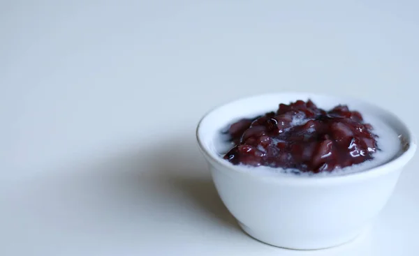 Zwarte Kleverige Rijstpap Bubur Ketan Hitam Met Kokosmelk Indonesisch Zoet — Stockfoto