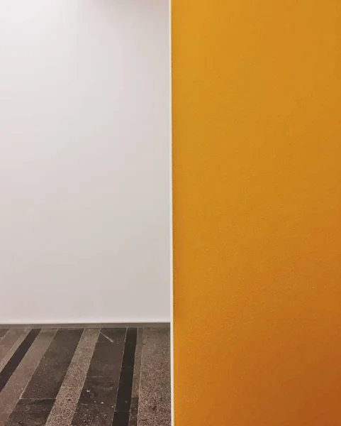 Abstrakter Hintergrund Gelbe Und Weiße Wand — Stockfoto