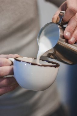 Ellerin bir fincan kahve tutsun. Kahve yapma süreci