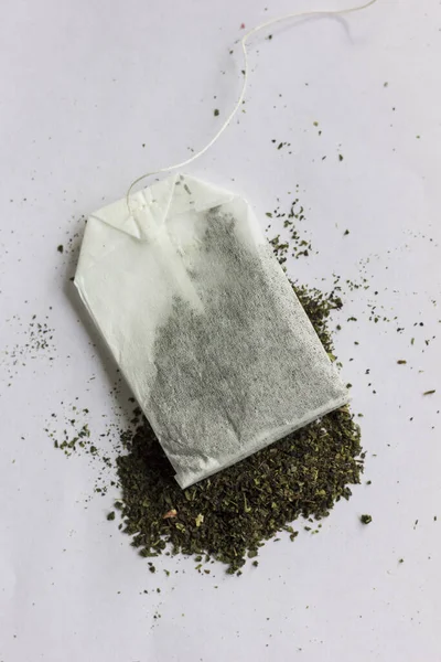 白い背景にお茶の袋 — ストック写真