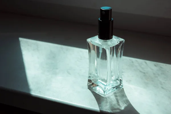 Een Flesje Parfum Hand Ontsmettingsmiddel Virusdesinfectie — Stockfoto