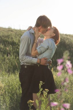 Sahadaki genç çift..