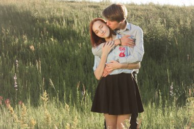 Sahadaki genç çift..