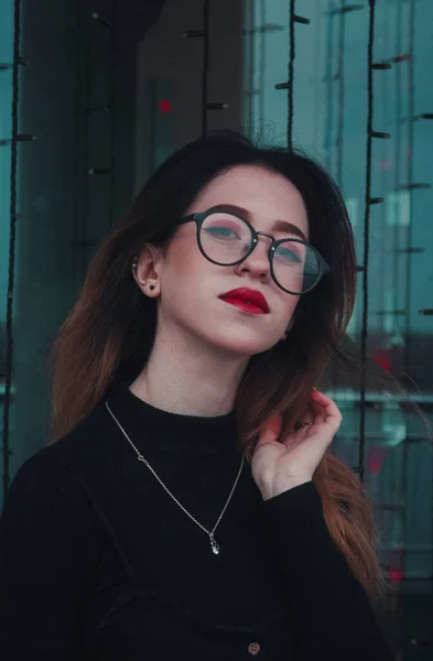 Femme Affaires Confiante Avec Succès Dans Des Lunettes Avec Rouge — Photo