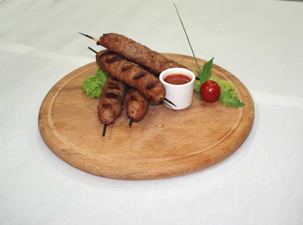 Plato Carne Sobre Tabla Madera — Foto de Stock