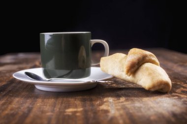 Haşhaş rulo ve kahve