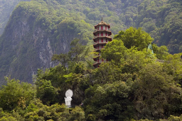 Пагода Тяньаньмэнь Национальном Парке Таро Сяндэ Тайвань Азия — стоковое фото