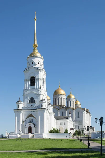 假设大教堂在弗拉基米尔城市俄国晴朗的夏天天 免版税图库图片