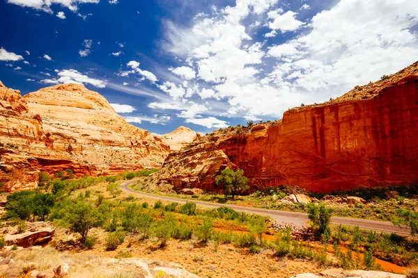 The Hickman Bridge Trail, Capital Reef National Park, Utah, EE.UU. — Foto de Stock