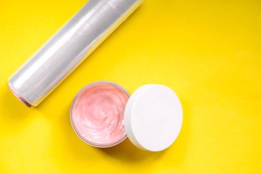  Arka planda vücut ambalajı, kozmetik ambalaj, kadın vücudu bakımı. Ev yapımı güzellik tedavisi. Üst görünüm, alanı kopyala.