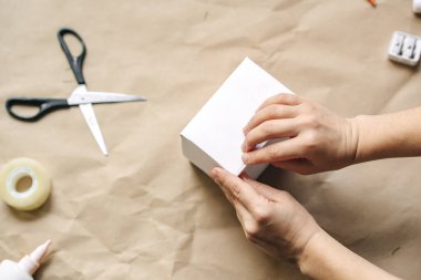 Kutular oluşturmak için adım adım talimat. Çocukların yaratıcılığı. Diy. 6. adım