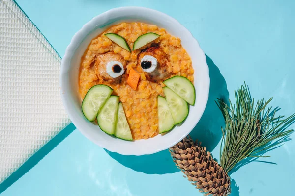 Creatief Kinderontbijt Kindermenu Lunch Voor Kinderen Gehaktballen Linzen Pap Erwten — Stockfoto