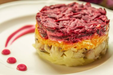 Balık salatası Shuba sebzeli havuç, patates, pancar