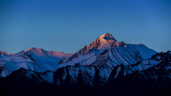 Belles montagnes sur Leh, district de Leh, Ladakh, Himalaya, Jammu-et-Cachemire, Inde du Nord — Photo