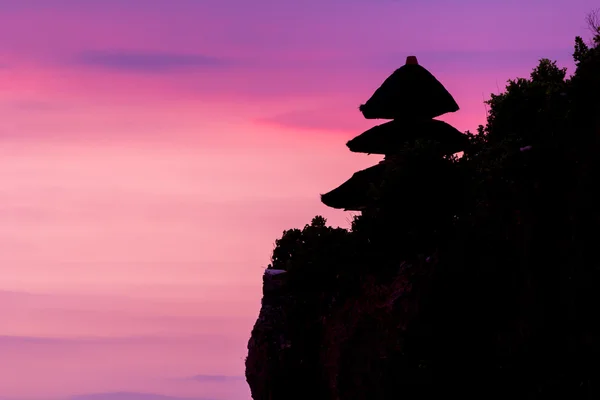 Blick auf eine Klippe im bali indonesia.uluwatu Tempel — Stockfoto