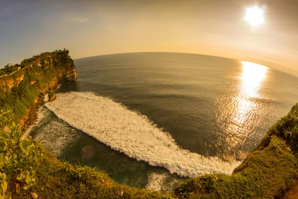 Egy szikla, Bali Indonesia.Uluwatu templom megtekintése — Stock Fotó